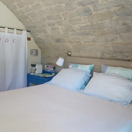 La Meridienne Des Collines Bed & Breakfast